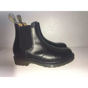 Doc martens Chelsea boots size 6 women’s